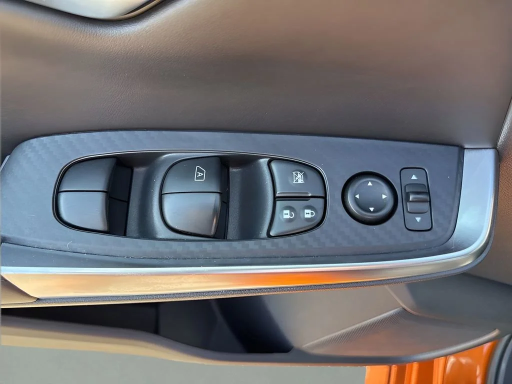 Used 2024  Nissan SR image 16