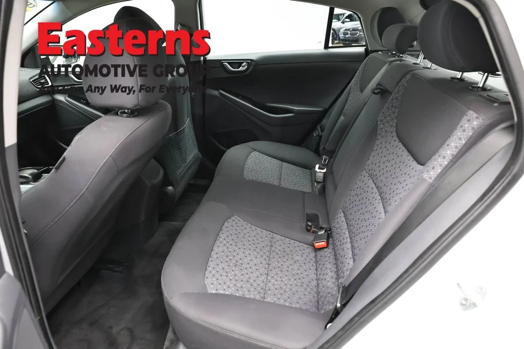 Used 2019 White Hyundai Base image 22