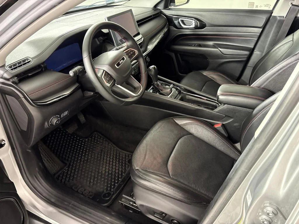 Used 2022 Silver Jeep Trailhawk image 26