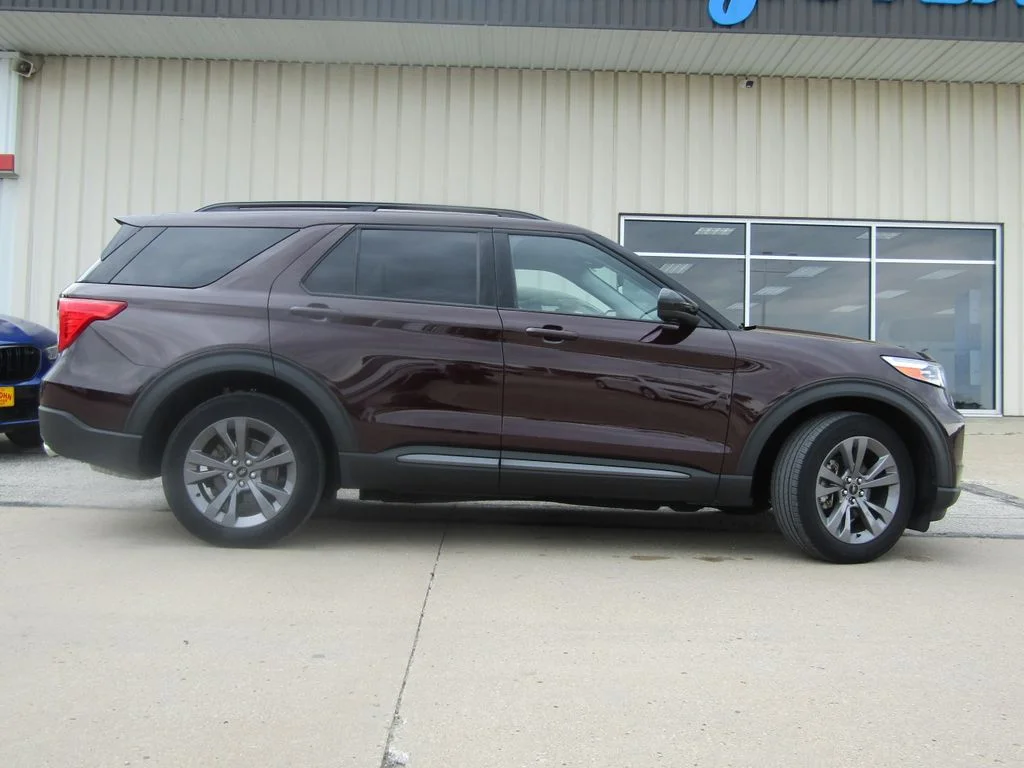 Used 2023 Red Ford XLT image 2