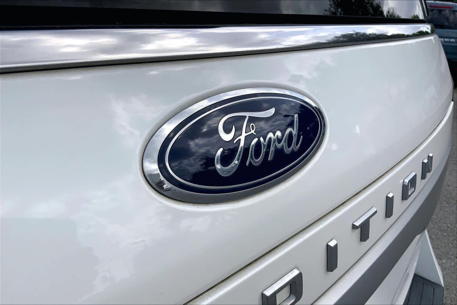 Used 2022 Star White Metallic Tri-Coat Ford XLT image 31