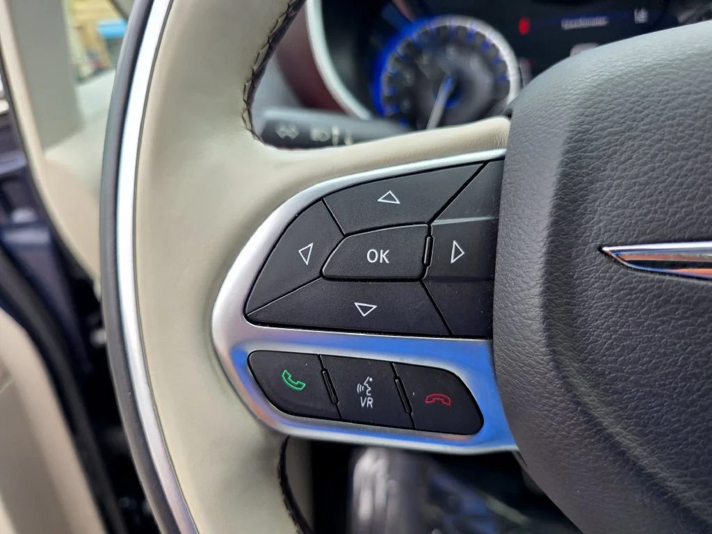 Used 2017 Blue Chrysler Limited image 23