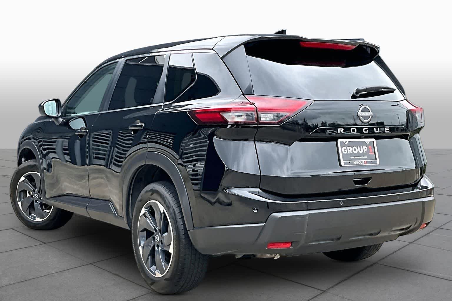Used 2025 Super Black Nissan SV image 11