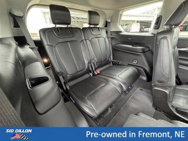 Used 2023 Silver Jeep Limited 4x4 image 18