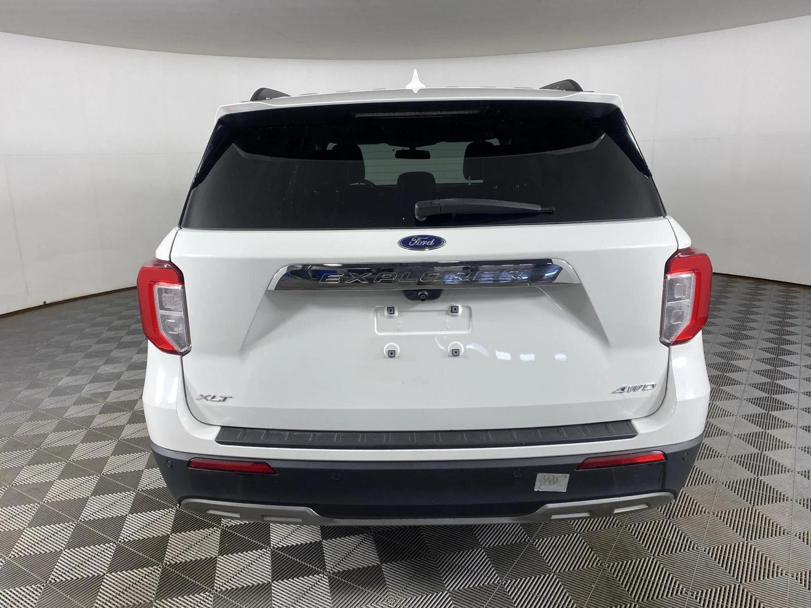 Used 2022 Star White Metallic Tri-Coat Ford XLT image 9