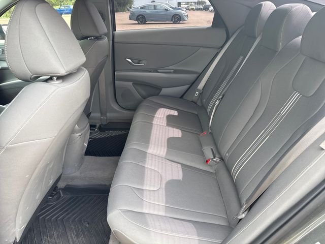 Used 2025 Gray Hyundai SEL Sport image 11