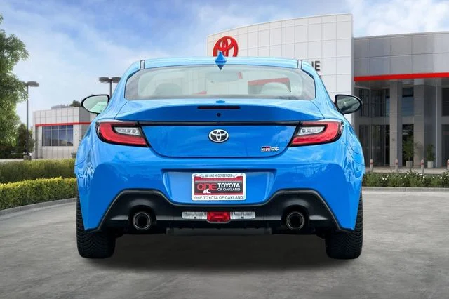 Used 2022  Toyota Base image 5