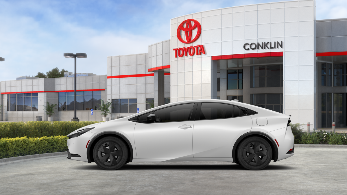 New 2026 Wind Chill Pearl Toyota LE image 4