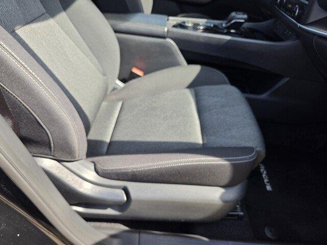 Used 2025 Super Black Nissan SV image 31