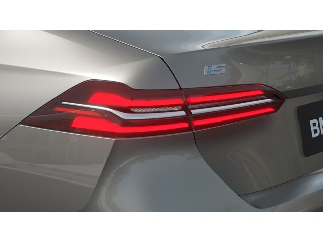 New 2027 Oxide Grey Metallic BMW xDrive40 image 8