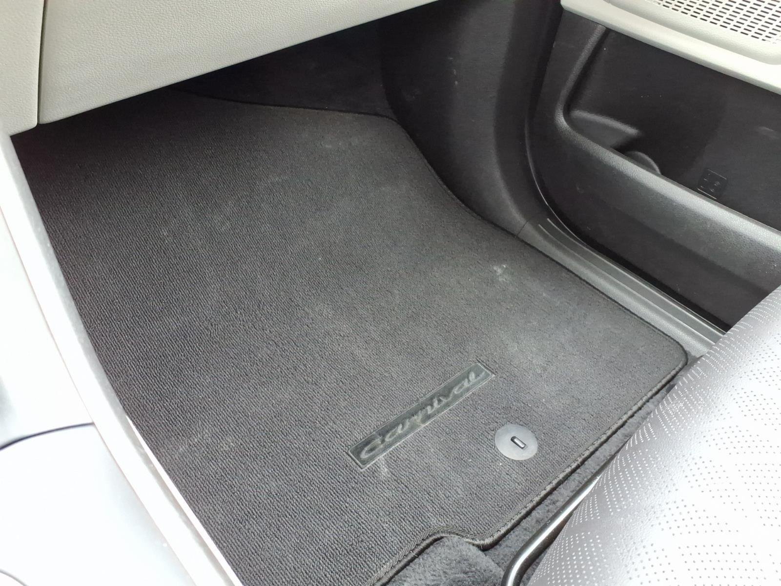 Used 2024 Snow White Pearl Kia LX image 33