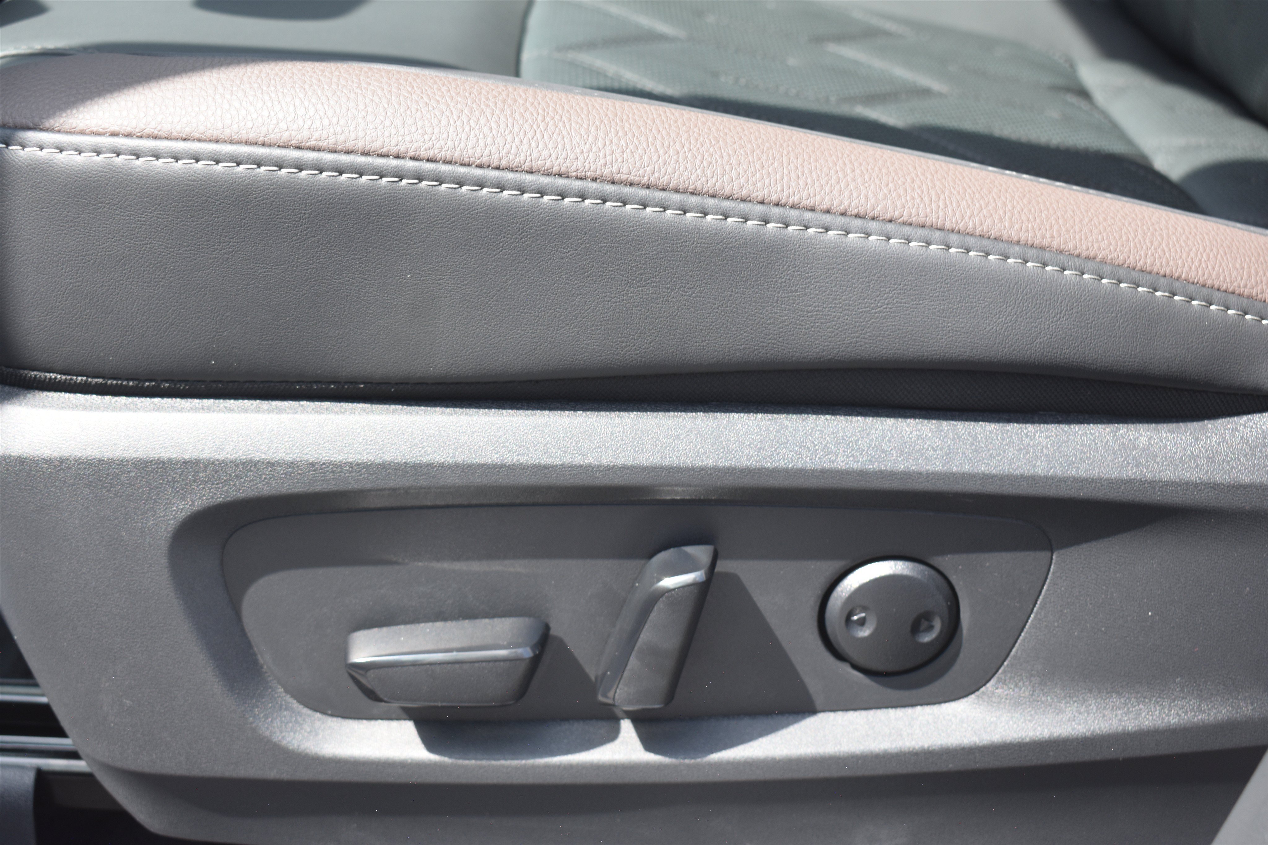 New 2026 Everest White Pearl TriCoat Nissan Platinum image 13