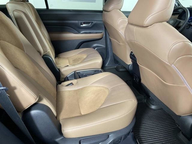Used 2025 Beige Toyota MAX Platinum image 12