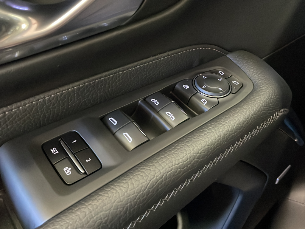 Used 2023 Silver GMC Denali image 39