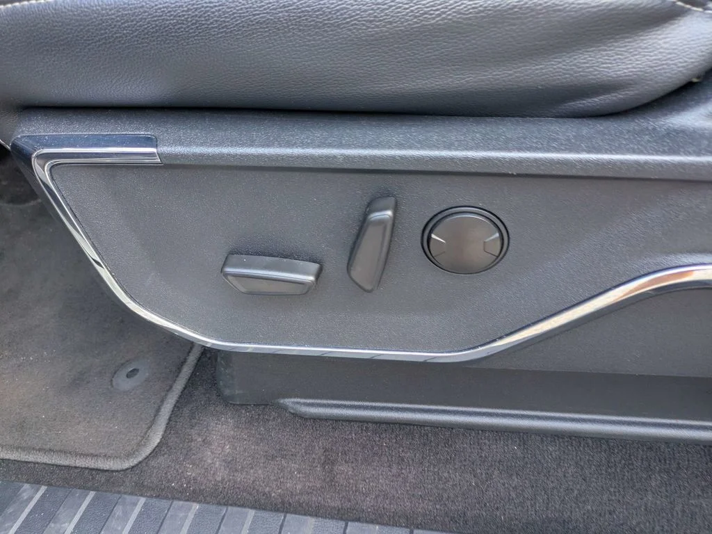 Used 2022 White Ford Lariat image 20