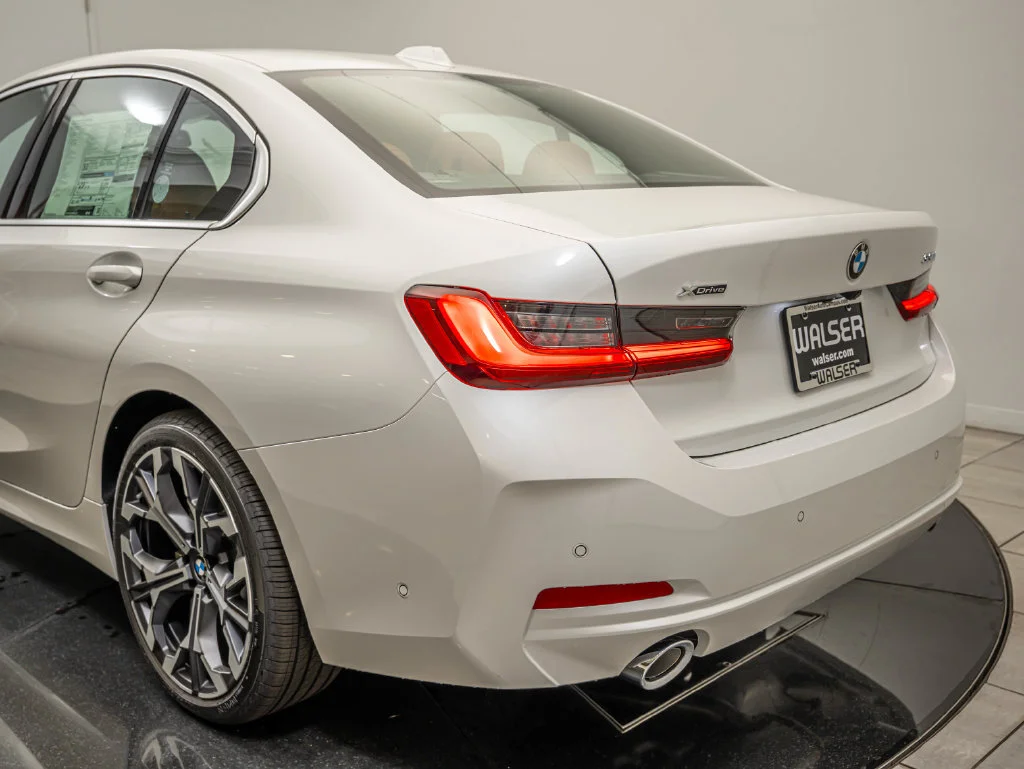 New 2026 Mineral White Metallic BMW 330i xDrive image 18