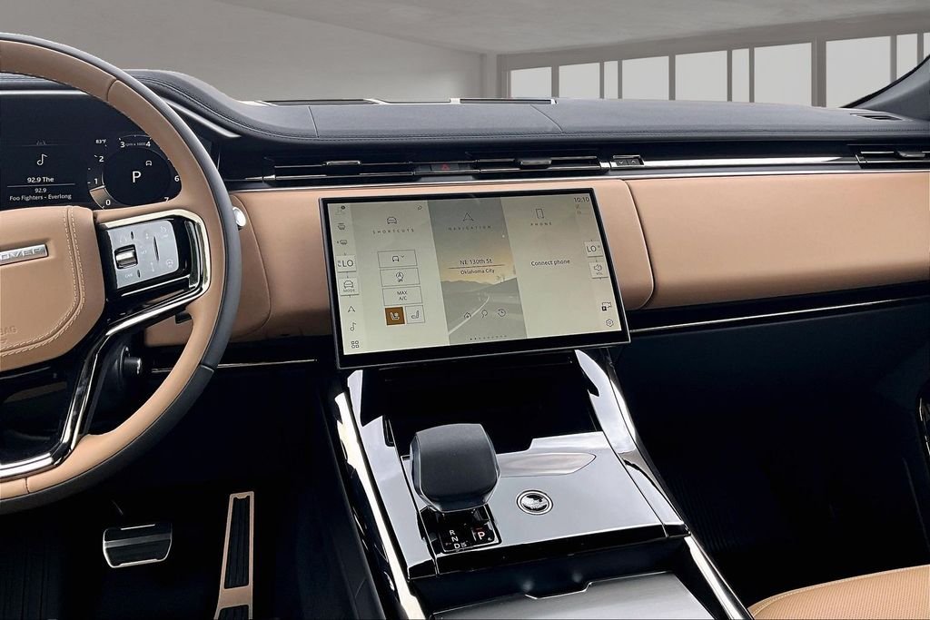 New 2026 Fuji White Land Rover Dynamic SE image 7