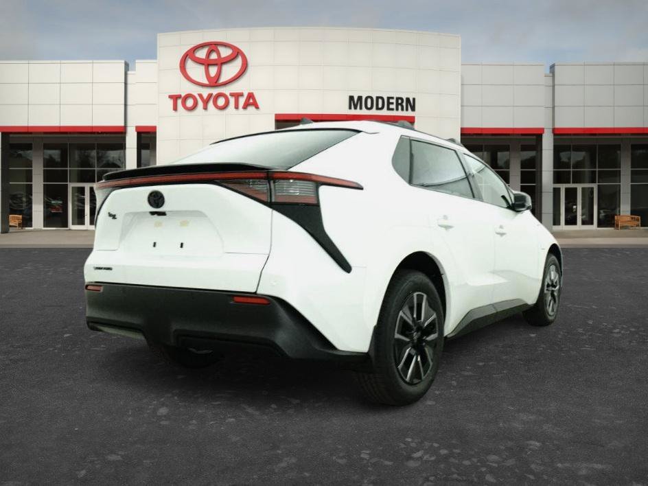 New 2026 WINDCHILL PEARL Toyota XLE image 13