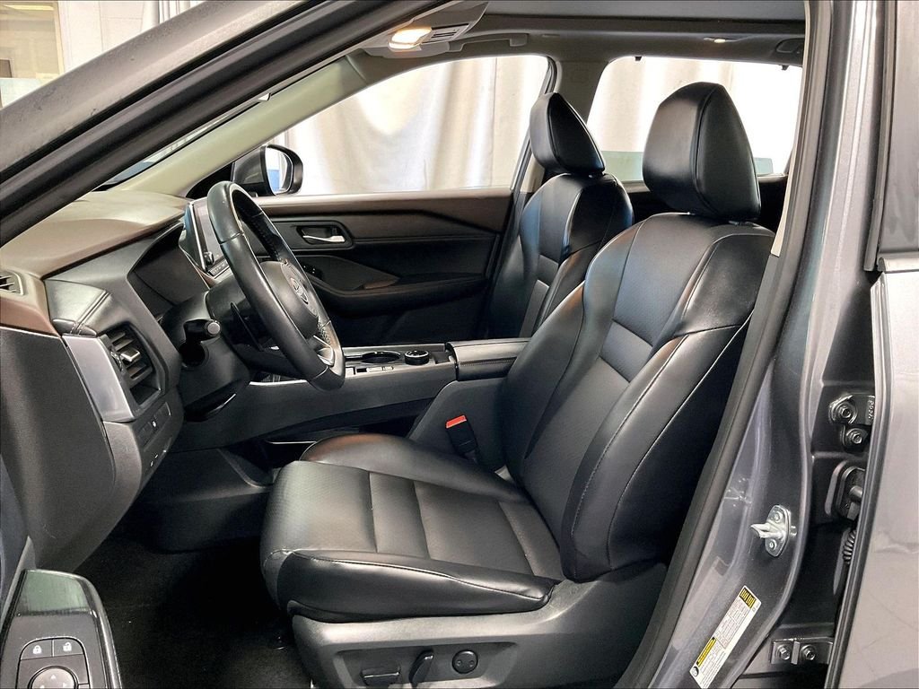Used 2023 Gray Nissan SV image 10