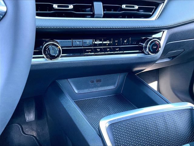 2027 Chevrolet Equinox LT - Photo 13