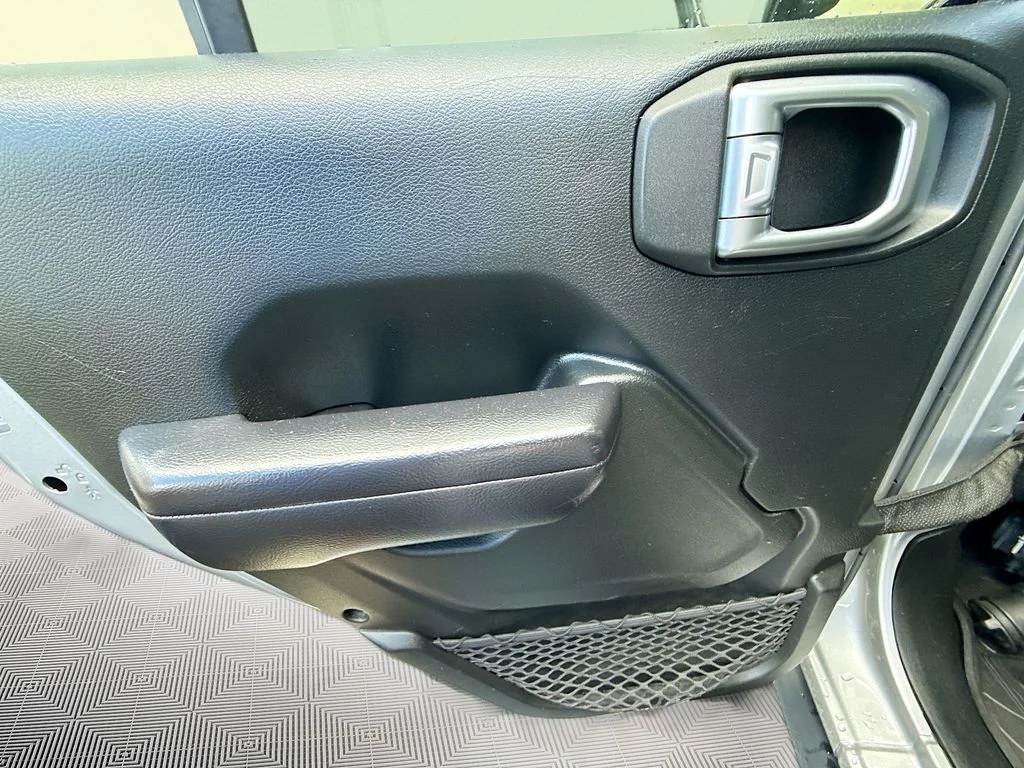 Used 2018 Silver Jeep Unlimited Sport S image 25
