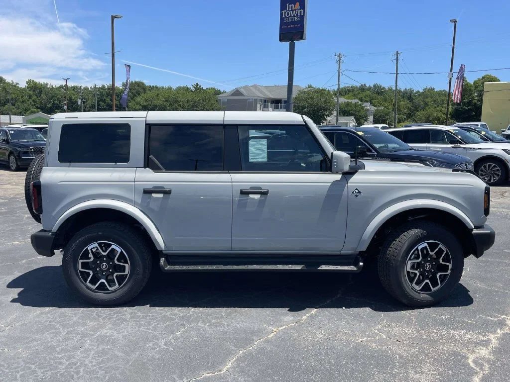 New 2026 White Ford Outer Banks image 2