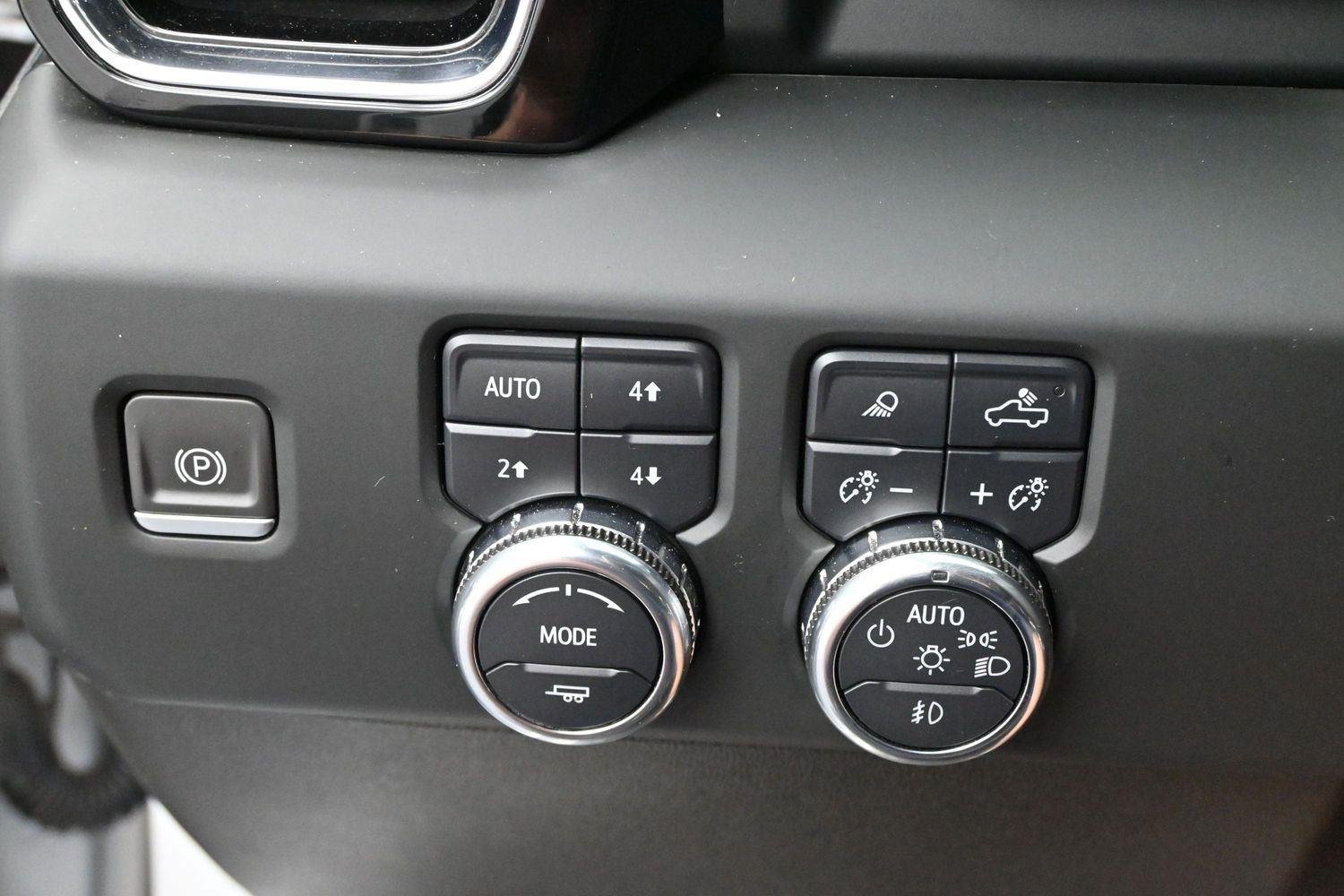 Used 2024 White Frost Tricoat GMC Denali image 20