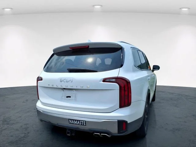 Used 2025 White Kia S image 12