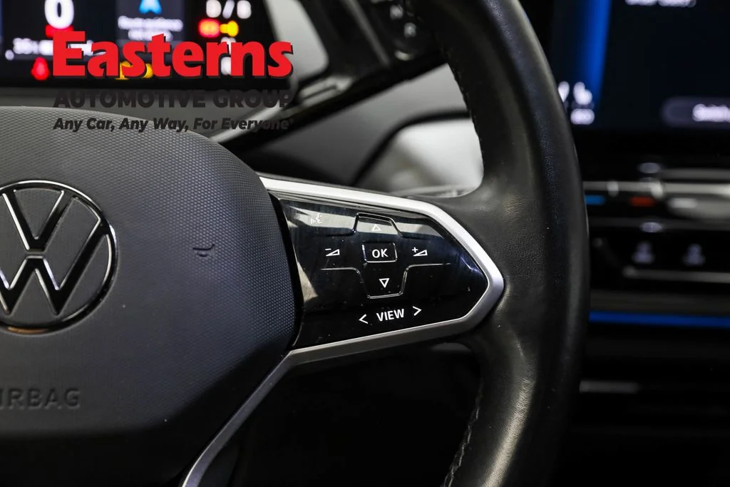 Used 2021 White Volkswagen Pro image 18