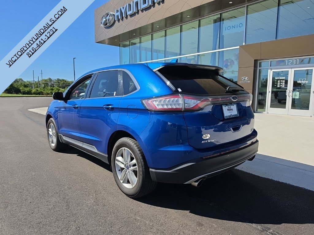 Used 2018 Blue Ford SEL image 3