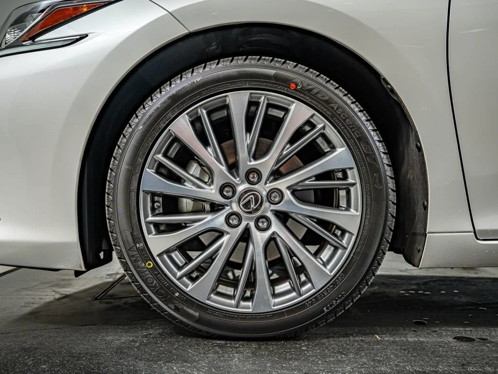 Used 2019 White Pearl Lexus 350 image 10