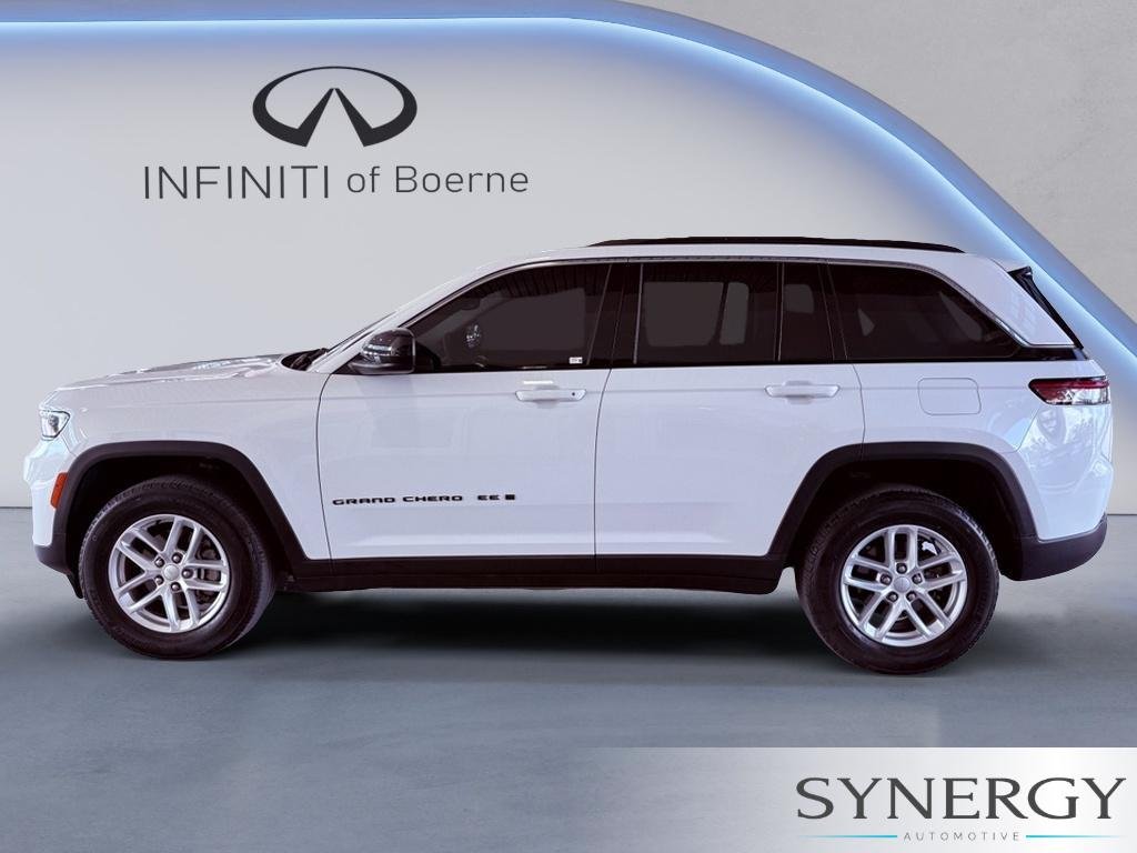 Used 2023 Bright White Clearcoat Jeep Laredo image 8