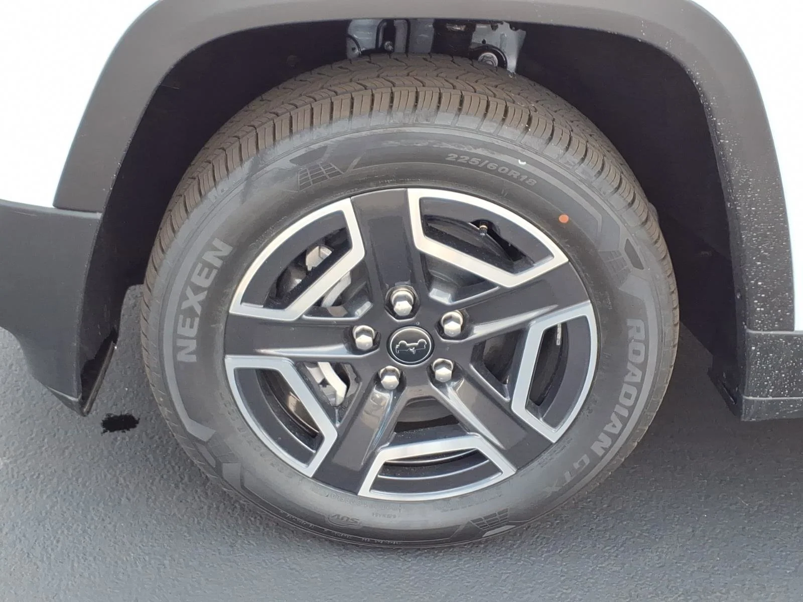 New 2026 Bright White Clear-Coat Exterior Paint Jeep Laredo image 21