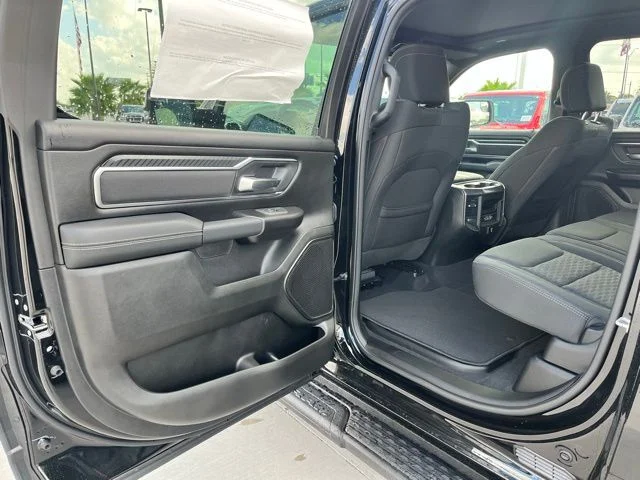 New 2026 Diamond Black Crystal Pearl-Coat Exterior Paint RAM Big Horn/Lone Star image 17