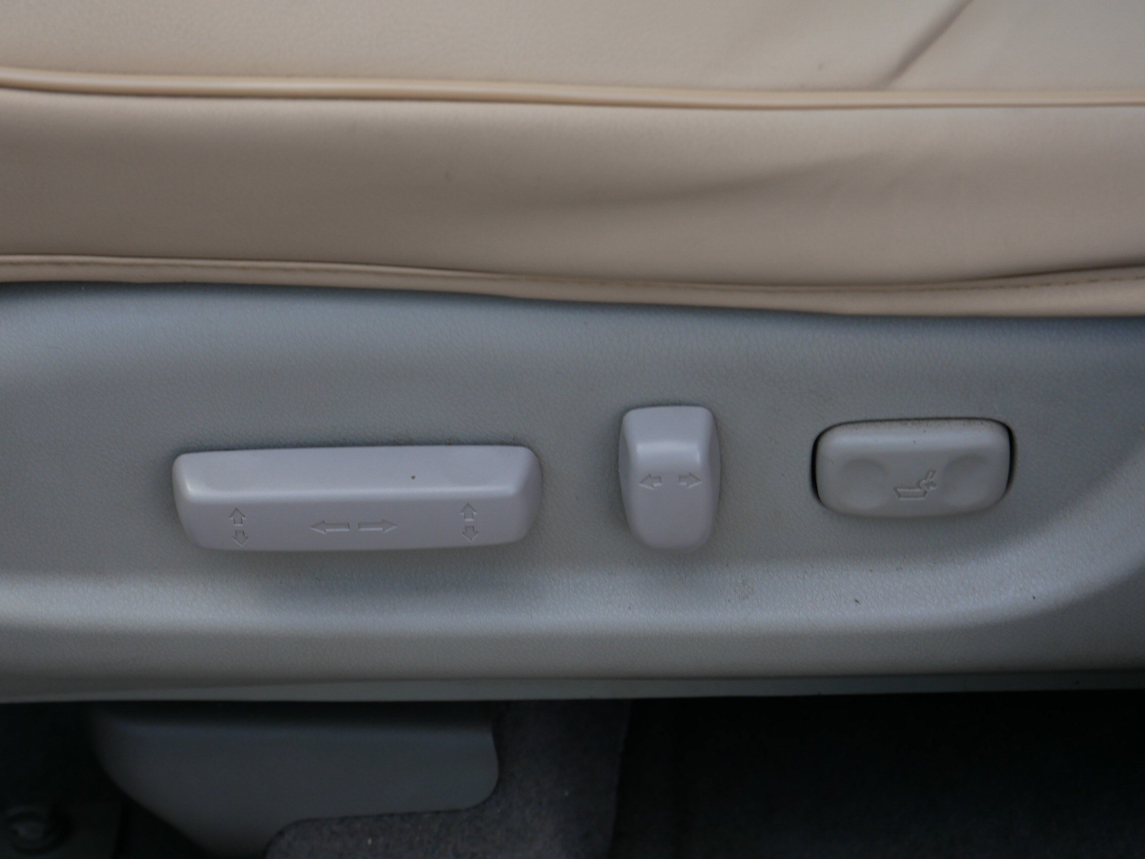 Used 2010 Basque Red Pearl Acura Tech Pkg image 18