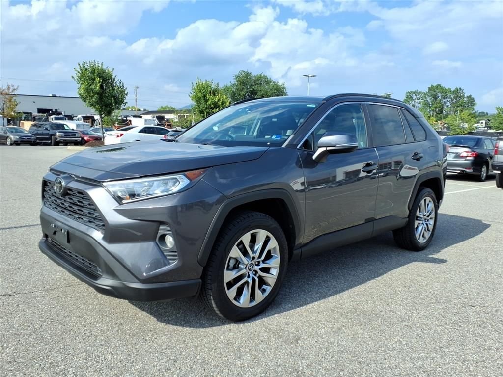 Used 2020 Gray Toyota XLE Premium image 8