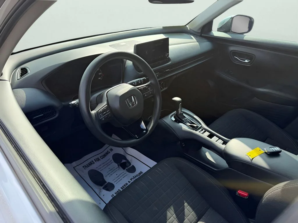 Used 2025 Platinum White Pearl Honda LX image 16