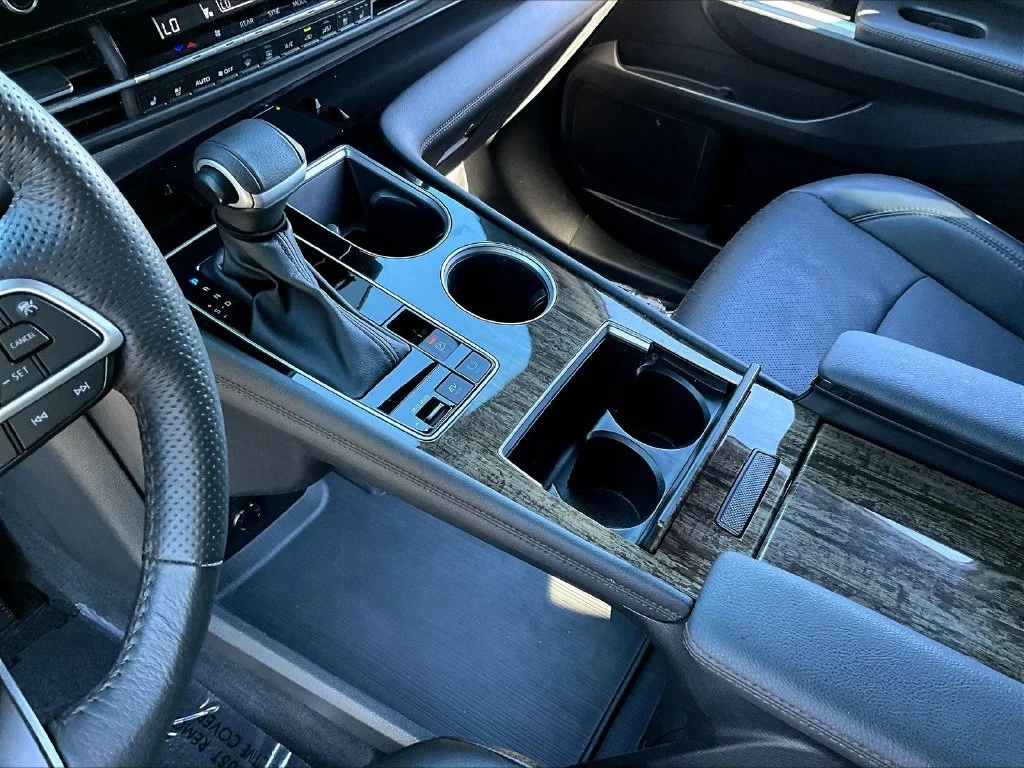 2025 Toyota Sienna Platinum - Photo 22