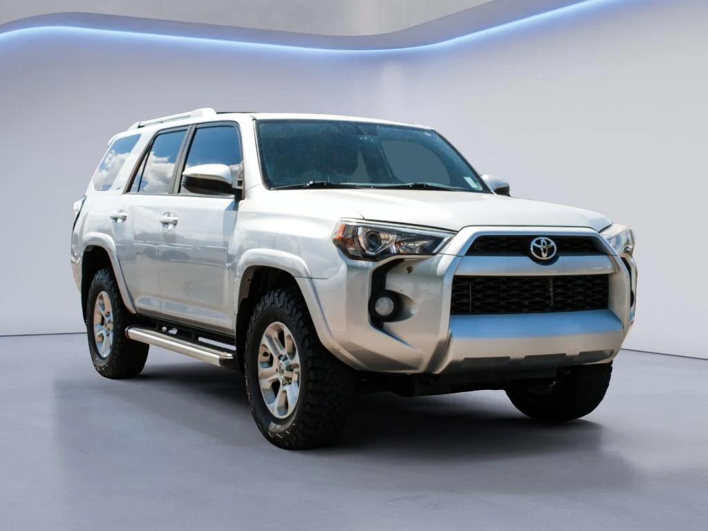 Used 2015 Classic Silver Metallic Toyota SR5 image 3