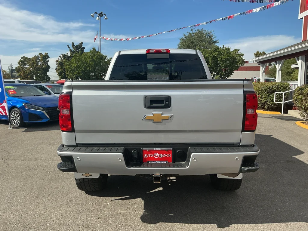 Used 2018 Silver Ice Metallic Chevrolet LT image 5