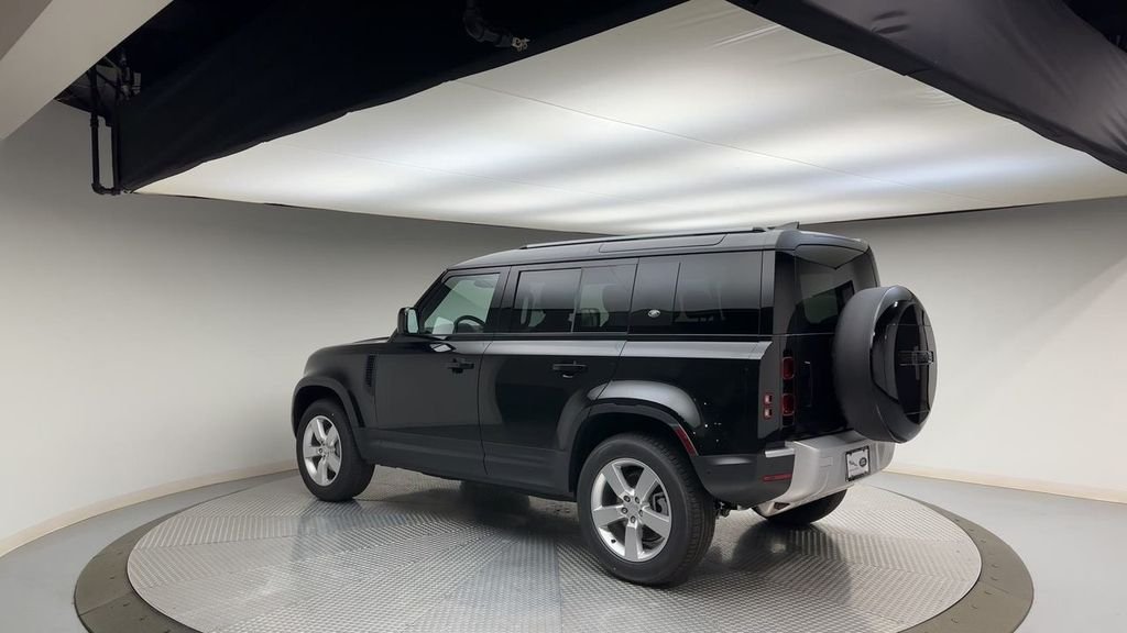 Used 2024 Santorini Black Metallic Land Rover S image 6
