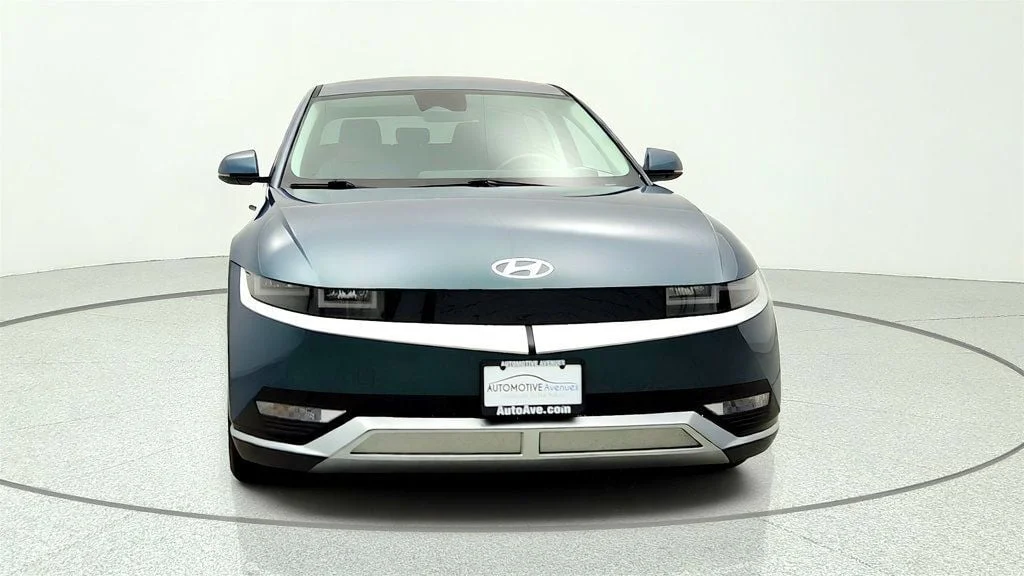 Used 2024 Digital Teal Hyundai SEL RWD image 2