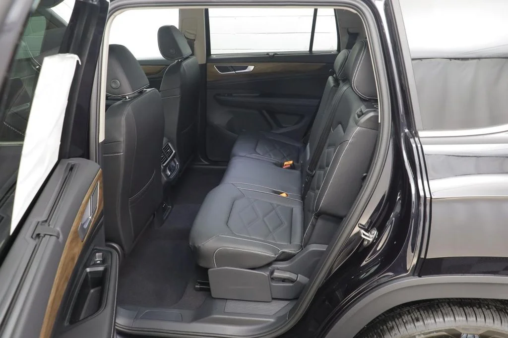 New 2026 Deep Black Volkswagen 2.0T SE w/Technology image 15