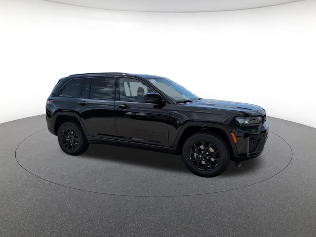 New 2026 Diamond Black Crystal Pearl-Coat Exterior Paint Jeep Altitude image 4
