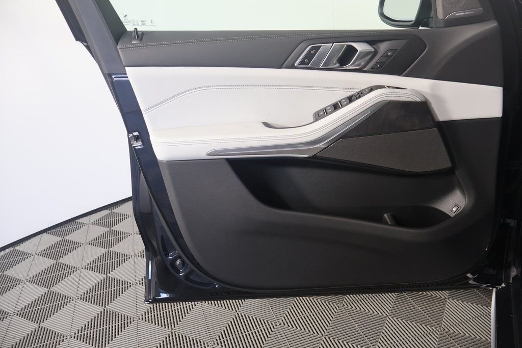 Used 2026 Black Sapphire Metallic BMW xDrive50e image 7