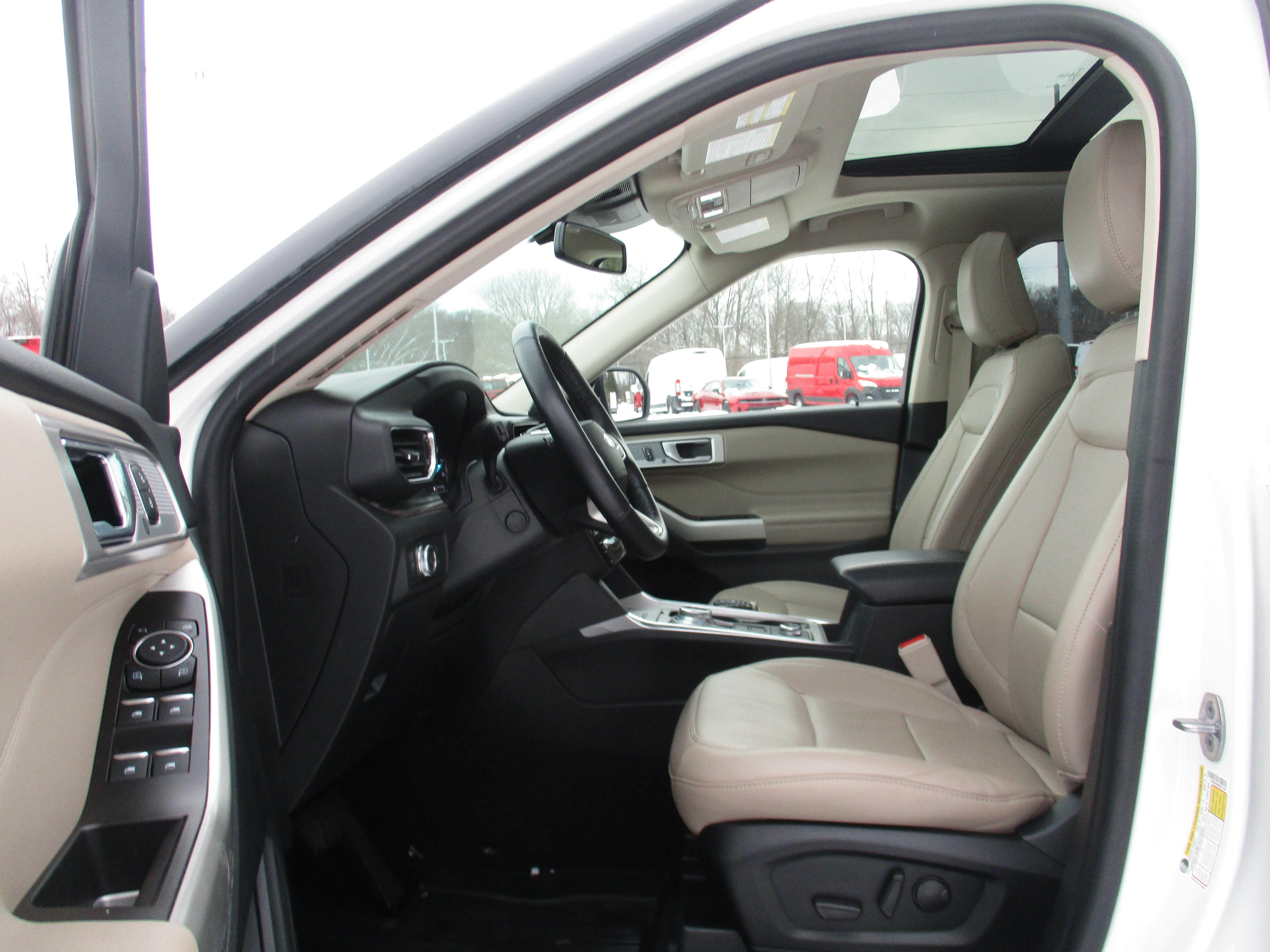 Used 2022 Star White Metallic Tri-Coat Ford Limited image 55