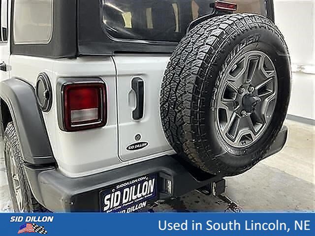 Used 2018 Bright White Clearcoat Jeep Sport S image 21