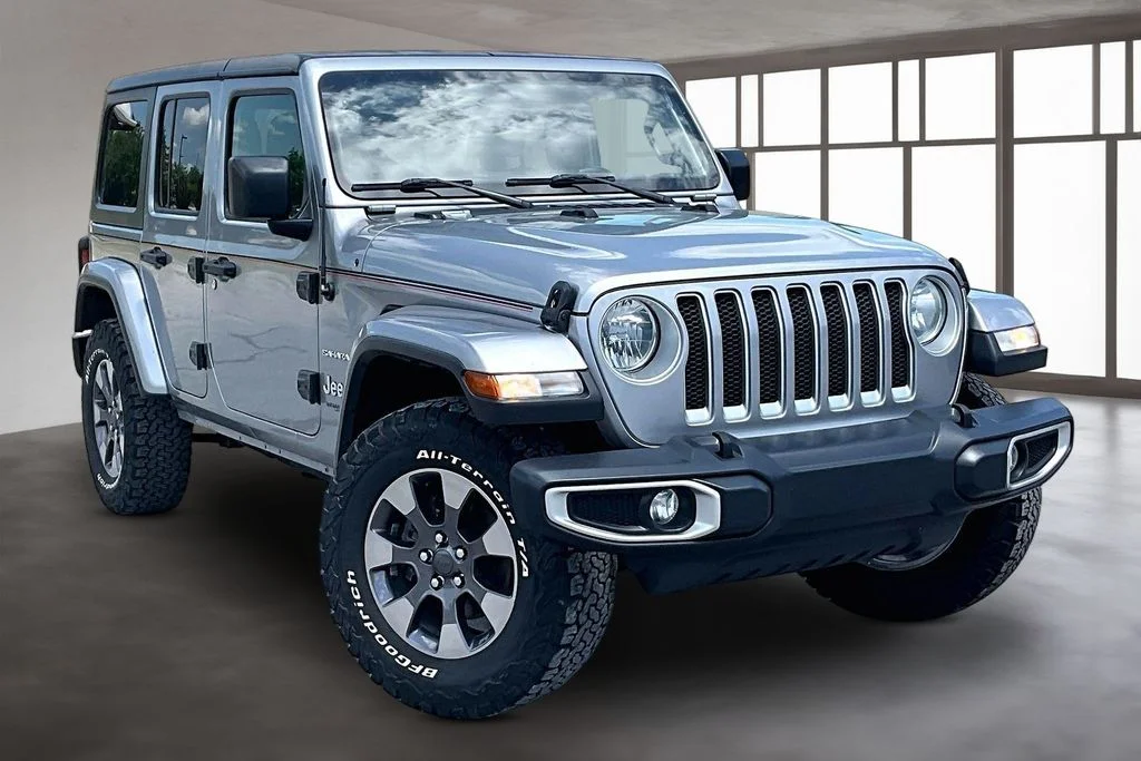 Used 2019 Silver Jeep Unlimited Sahara image 3