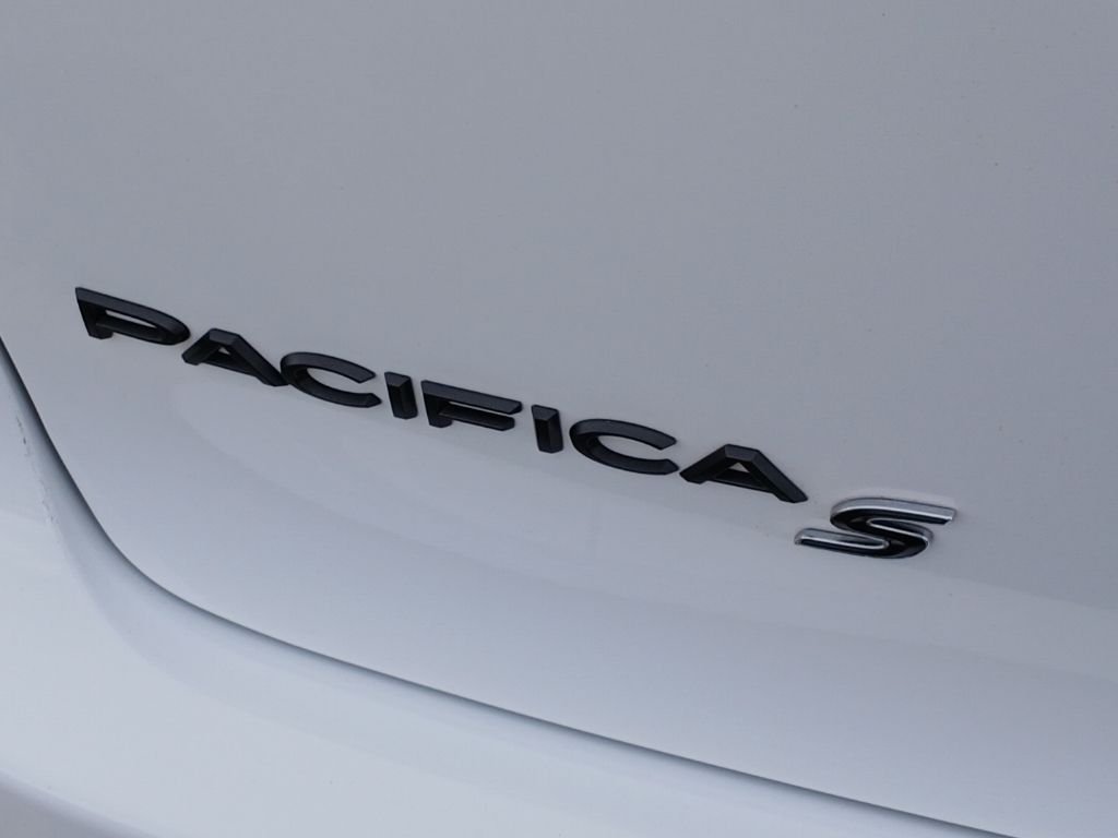 Used 2024 White Chrysler Select image 32