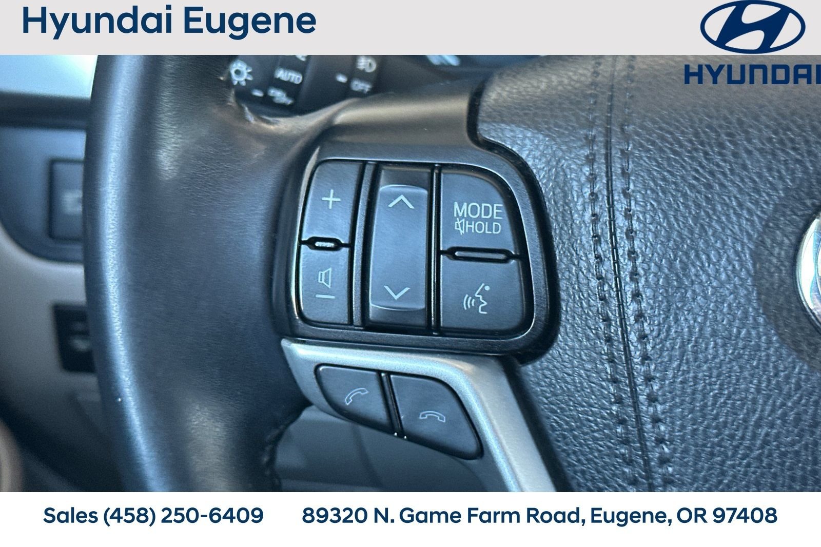 Used 2019 White Toyota XLE image 32